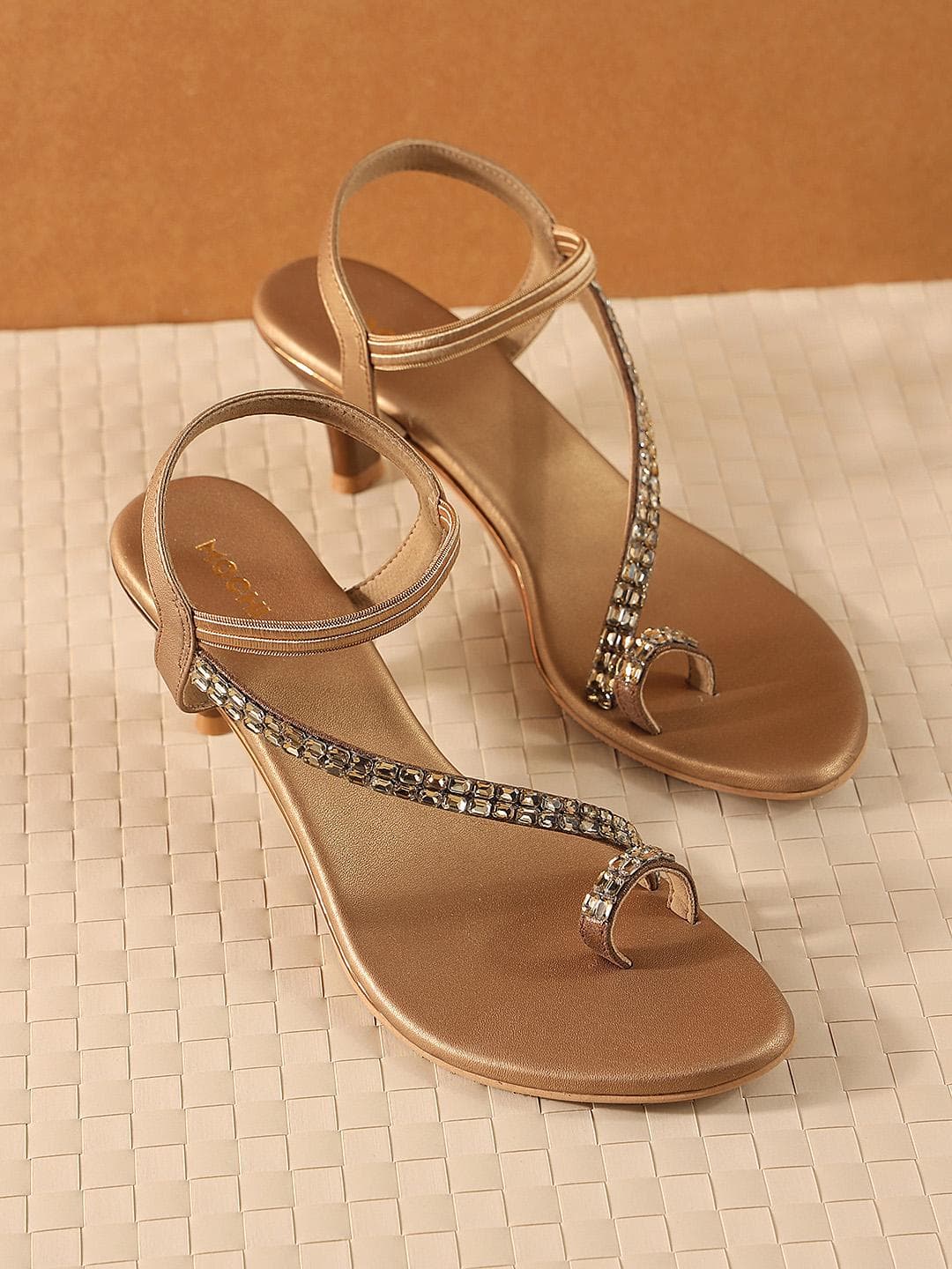 Mochi Womens Gold-Toned Embellished Party Kitten Heels With Backstrap Sandal
