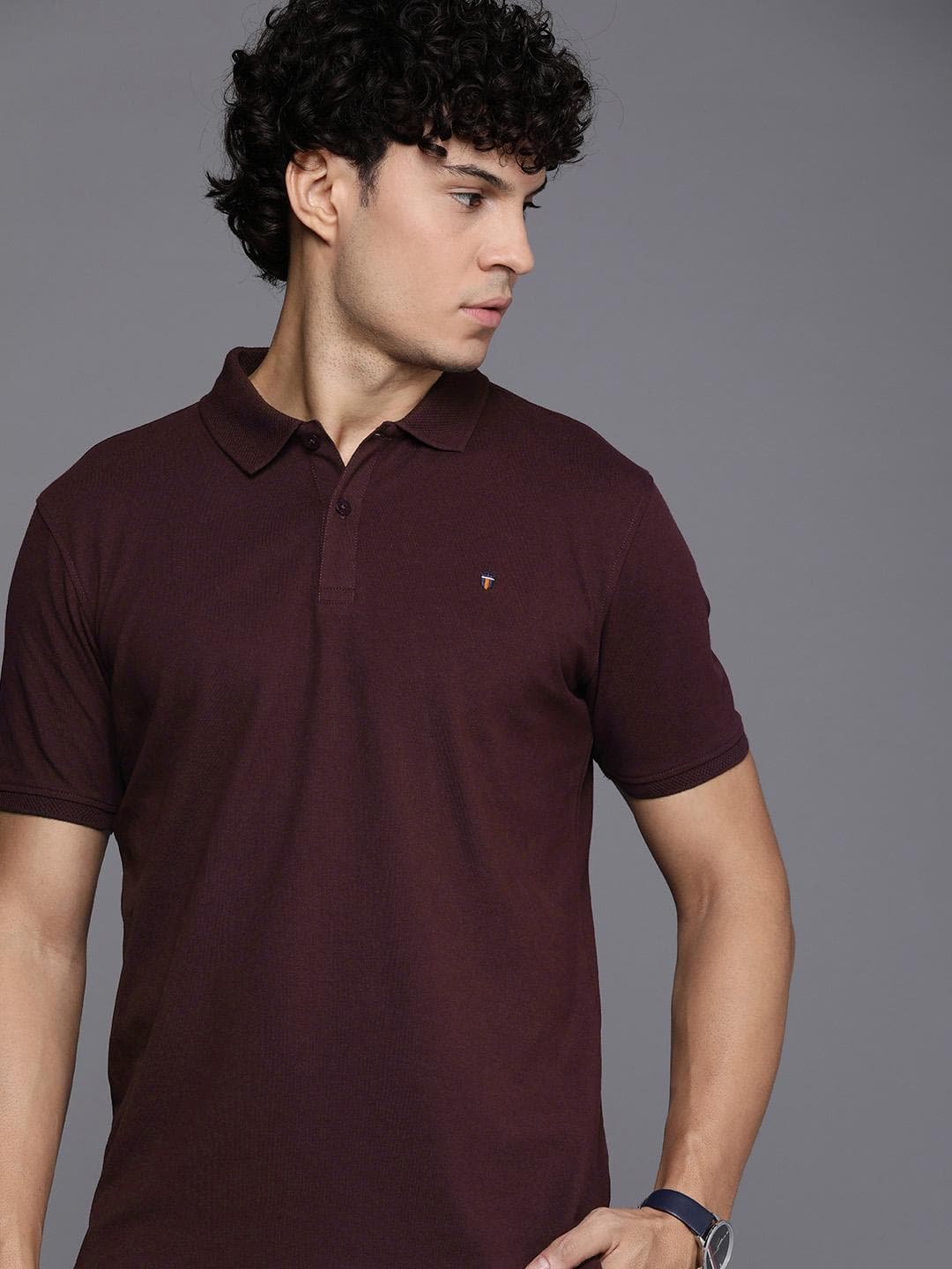 Men Slim Fit Textured Collar Solid Pique Half Sleeve Polo Tshirt