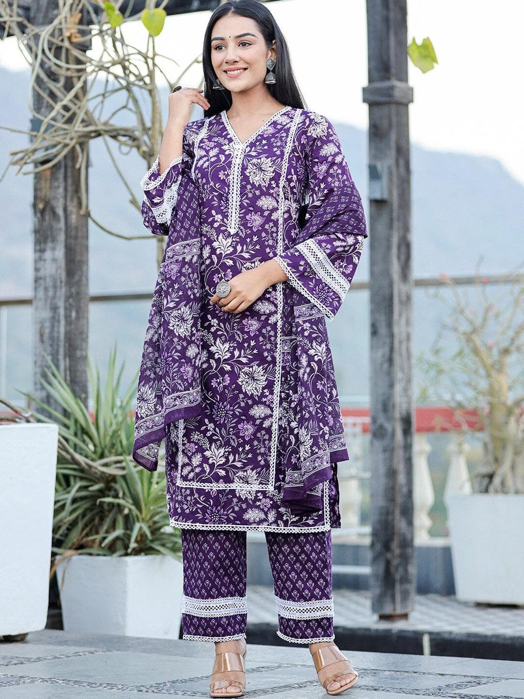 Yufta Floral Printed Regular Pure Cotton Kurta With Trousers & Dupatta