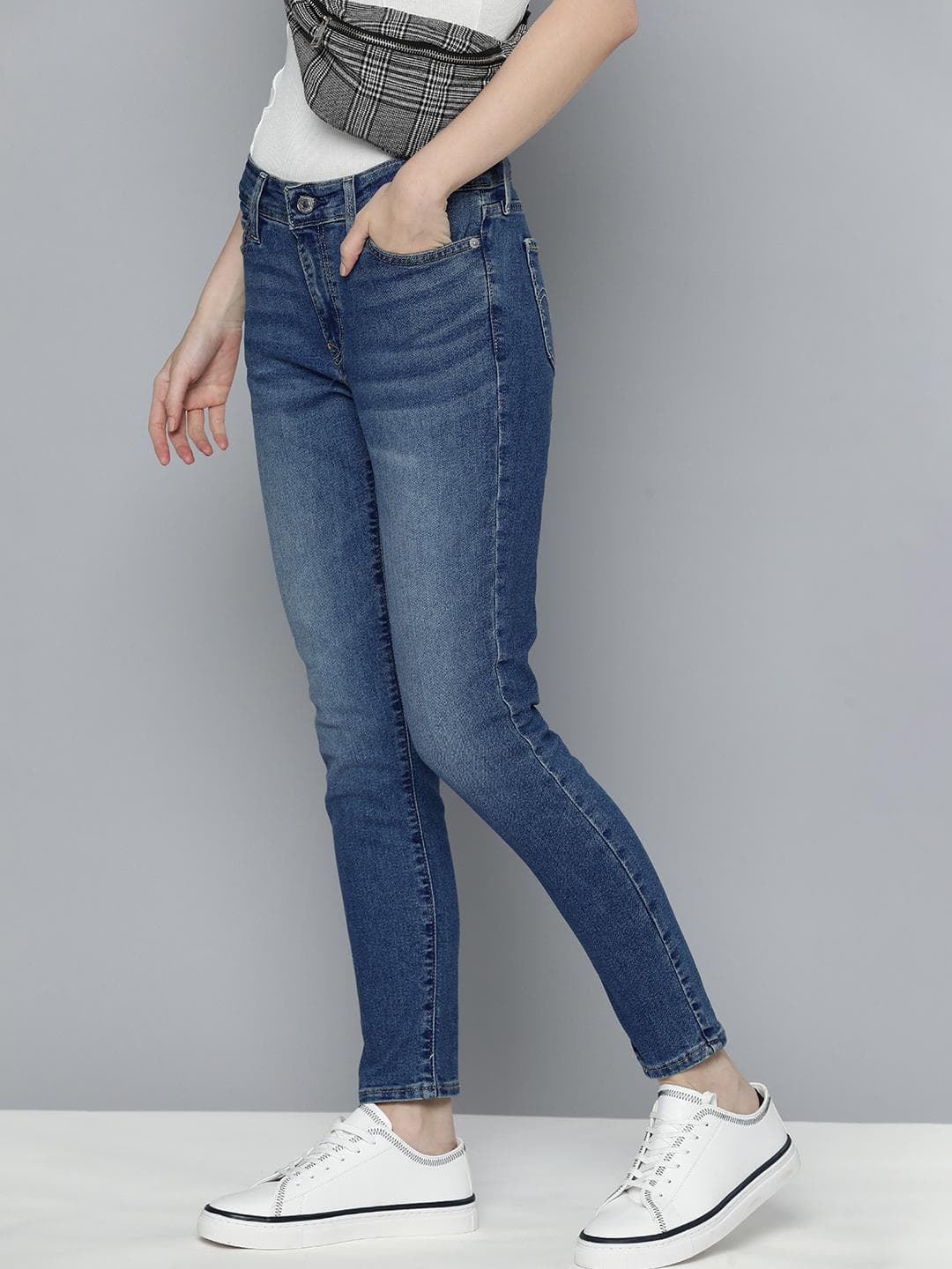 Levis Women's 711 Blue Skinny Fit Mid Rise Jeans