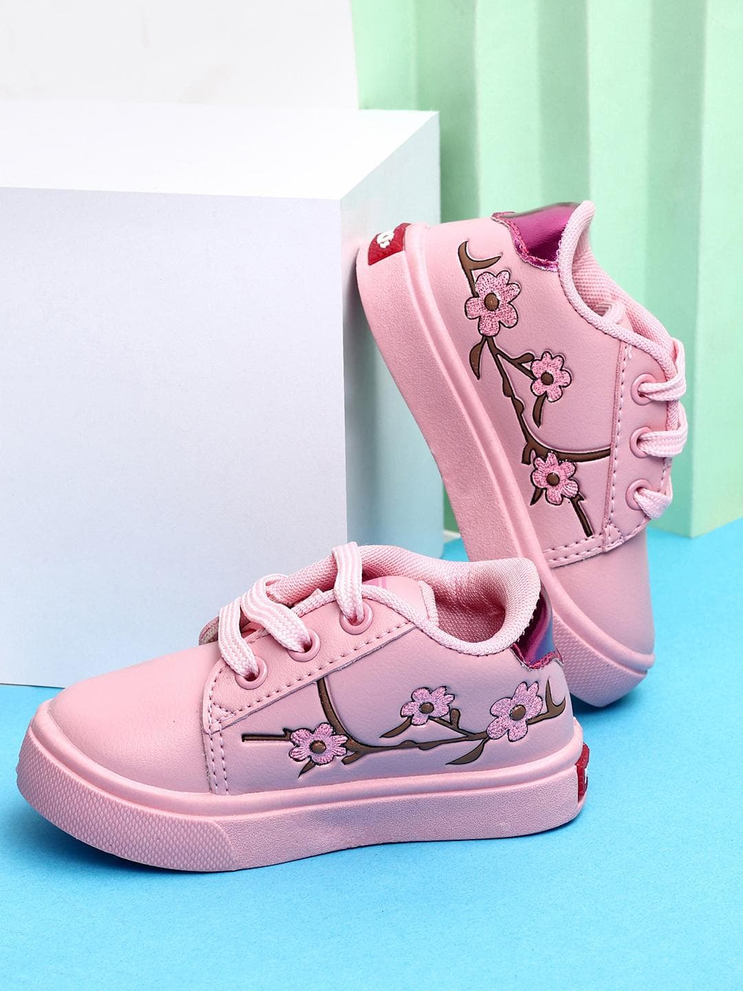KATS Girls Printed Lightweight Lace-up Sneakers