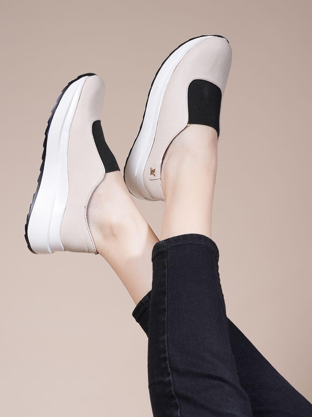 The Roadster Lifestyle Co Women Textured Casual Slip-On Sneakers