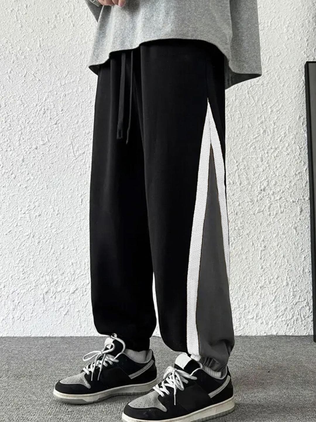 NOBERO Men Colorblocked Baggy Joggers