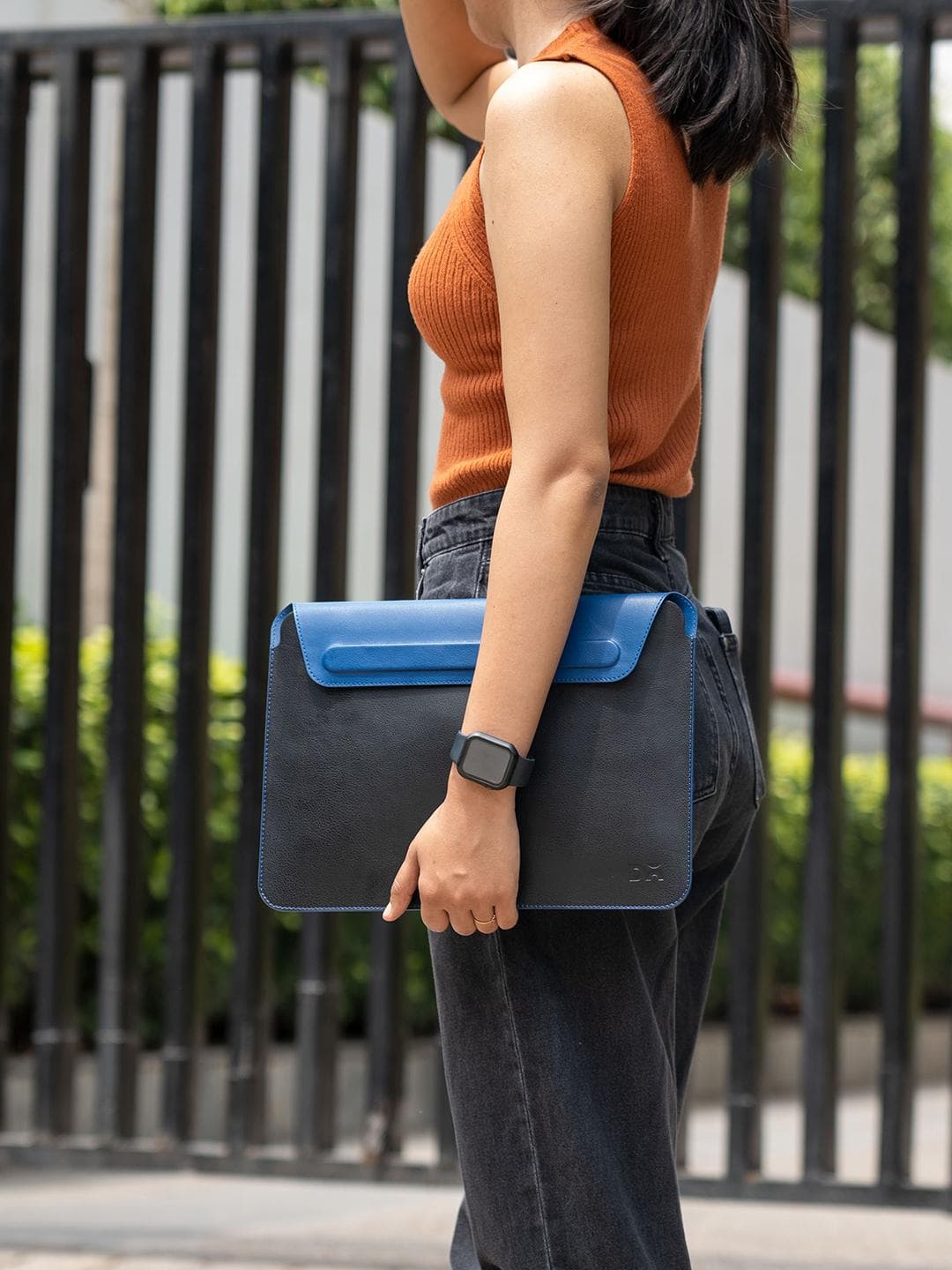 DailyObjects Black-blue Snapon Envelope Sleeve For Macbook Air/pro 33.02cm (13 Inch)