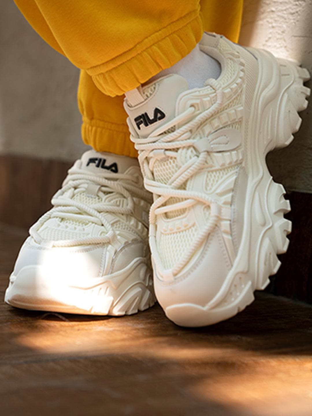 FILA Women ENVI VICTORI Round Toe Arch Support Insole Lightweight Sneakers