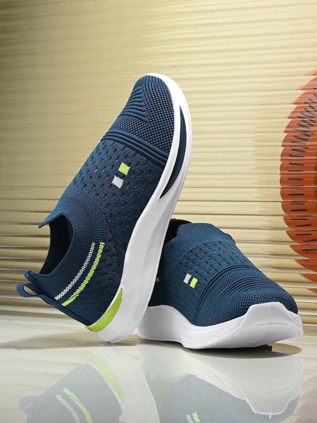 BIRDE Boys Round Toe Flyknit Slip-On Sneakers