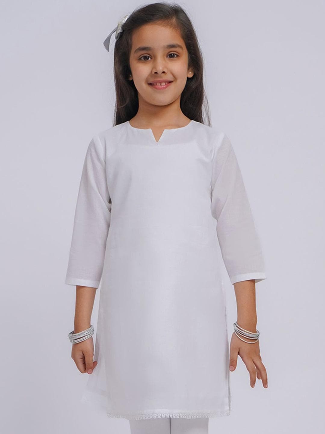 VASTRAMAY Girls Notched Round Neck Cotton Straight Kurta