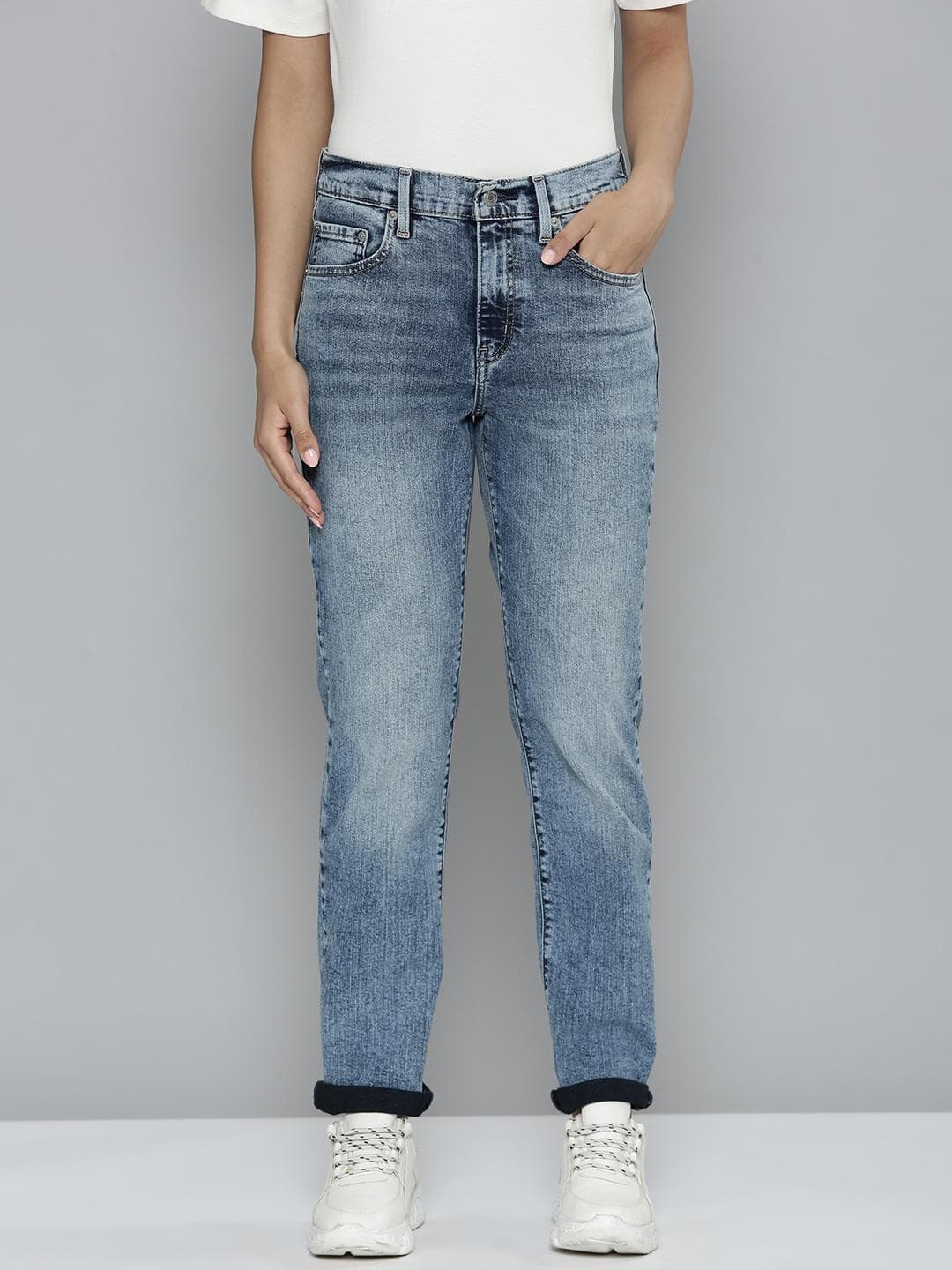Levis Women's 724 Blue Slim Straight Fit High Rise Jeans