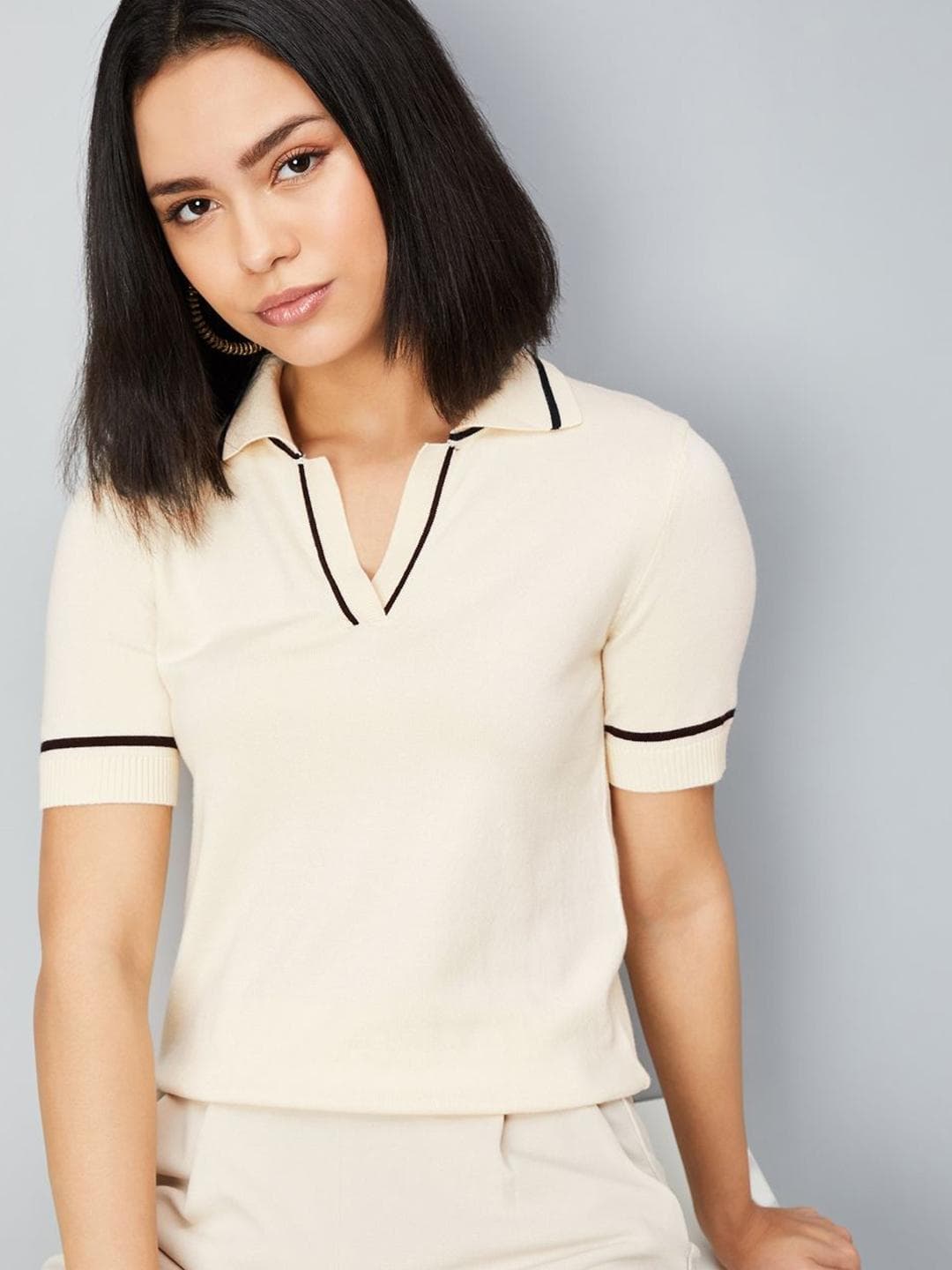 max Women Solid Polo Collar T-shirt