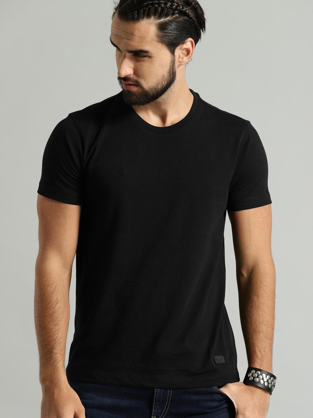 Roadster Men Black Solid Round Neck T-shirt