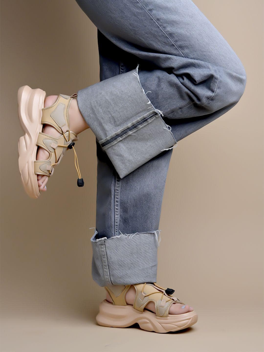 Shoetopia Women Textured Wedge Sports Sandals