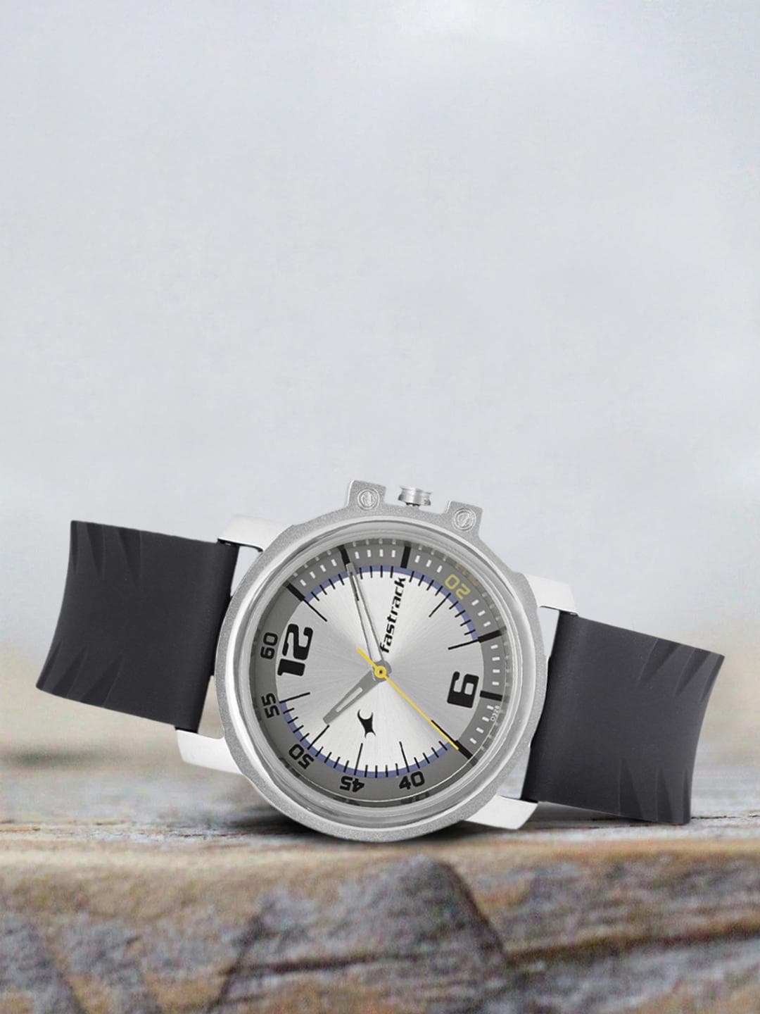 Fastrack Quartz Analog With Two Toned Silver & Grey Dial Watch For Guys - Ns3039sp01