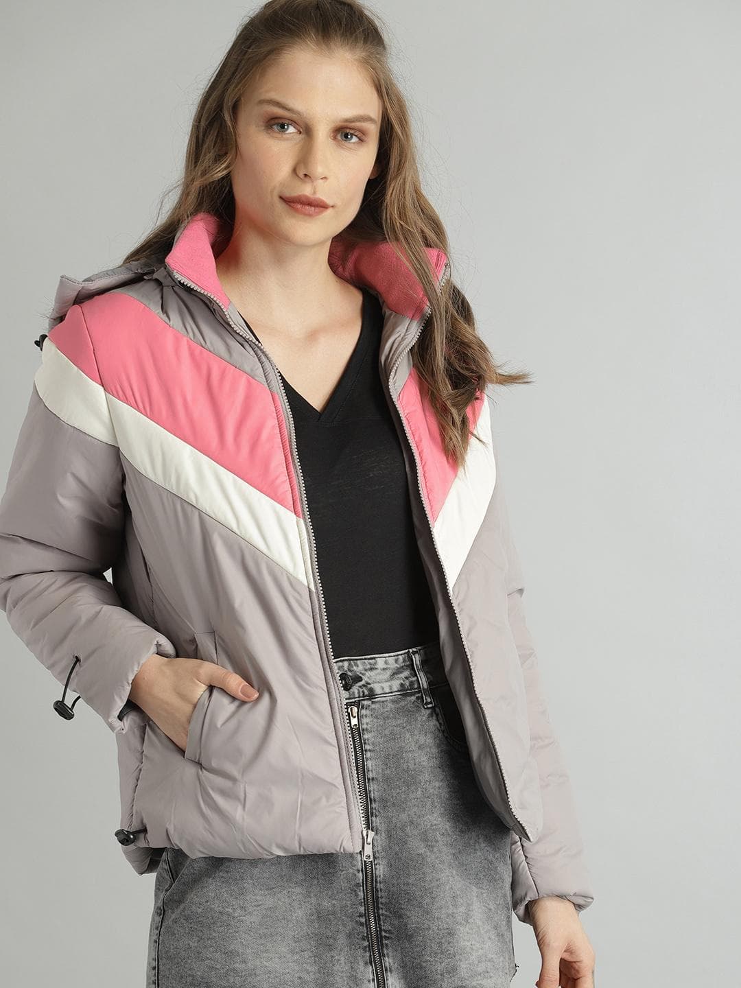 The Roadster Lifestyle Co Women Grey & Pink Colourblocked Padded Jacket