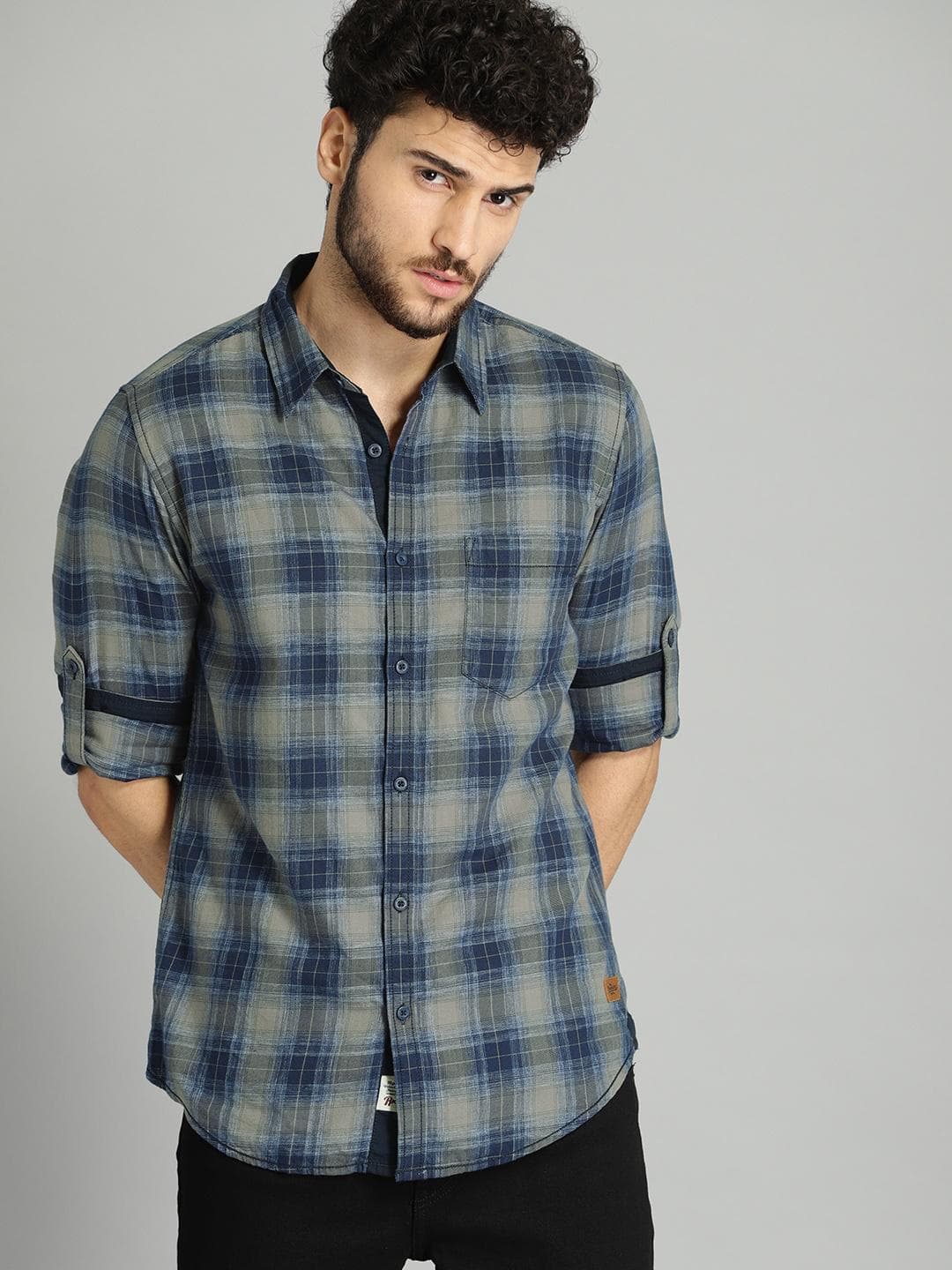 Roadster Men Navy Blue & Grey Checked Casual Shirt