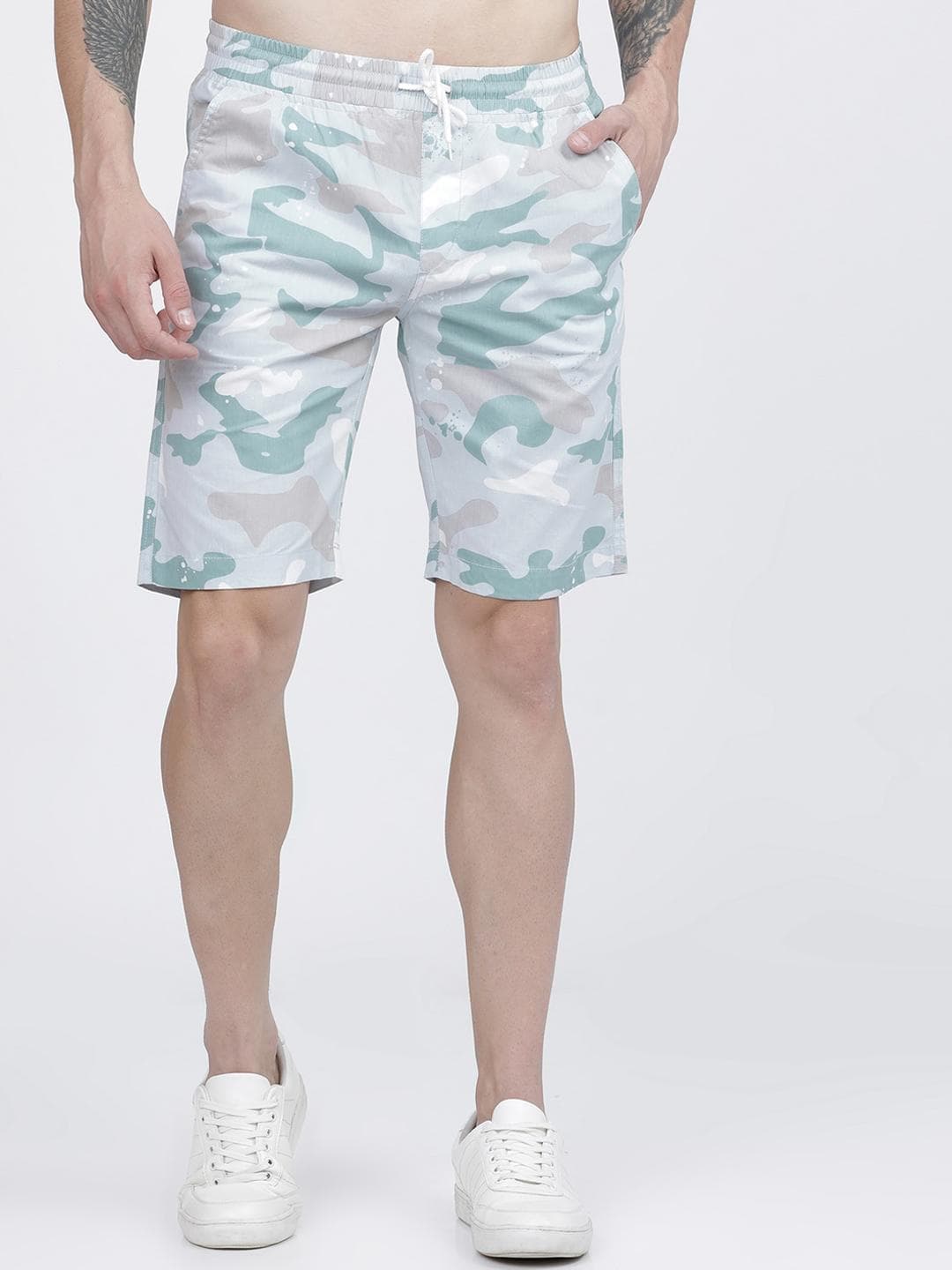 HIGHLANDER Men Green & Off-White Camouflage Printed Slim Fit Cotton Regular Shorts