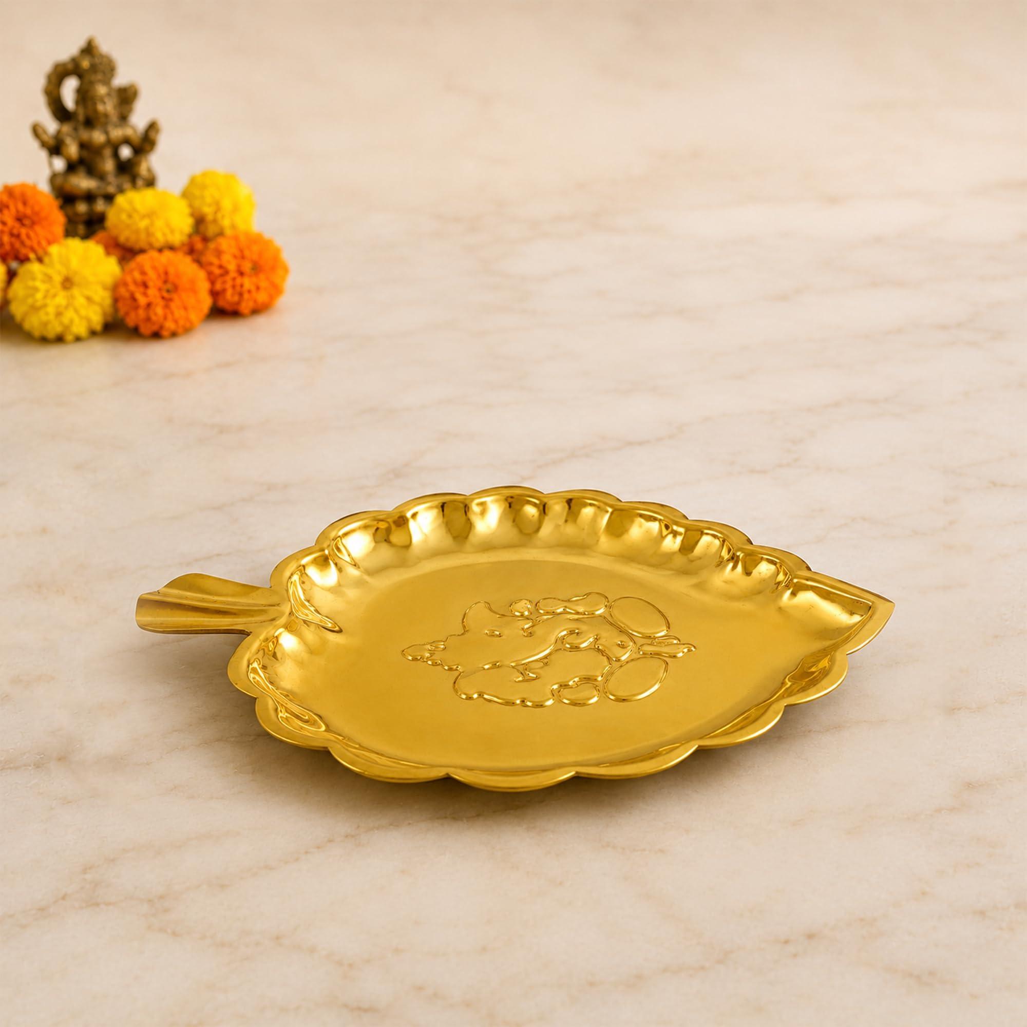 Putrika Traditional Brass Puja|Pooja Thali|Thambulam Plate|home deco|return gifts| Lord Ganesh Idol|Decorative Thali for Diwali, Aarti, Temple Use|Serving &Gifting Tray Small - Ganesha Leaf Thali