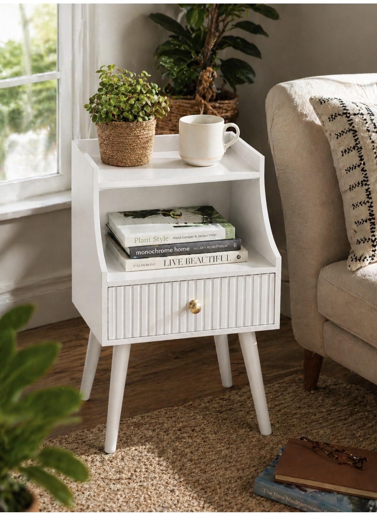 ETIQUETTE ART Modern Fluted Nightstand with Drawer and Open Storage Shelf, Bedside Table with Round Edge, Boho Night Stand with Solid Wood Legs & Knob Handle End Table for Bedroom (White)